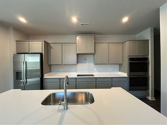 3rd image of 1012 Mockernut Way