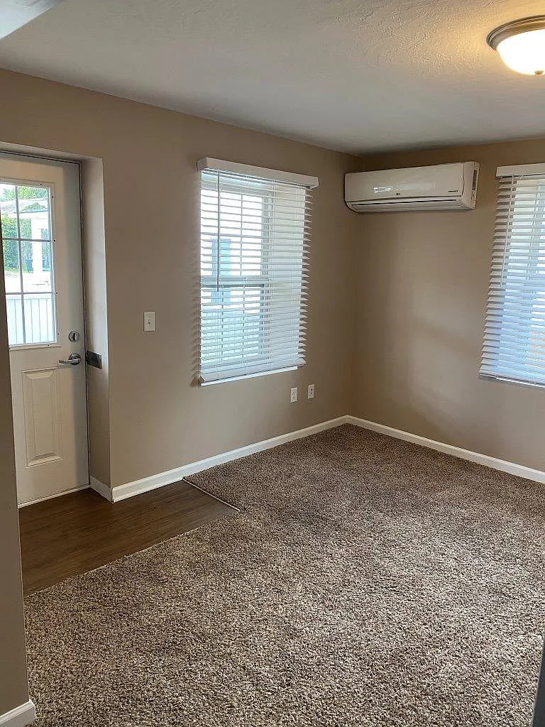 3 bed, $900 — Photo 2