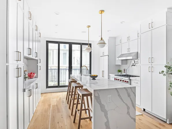 576 Carroll Street image 2 of 22