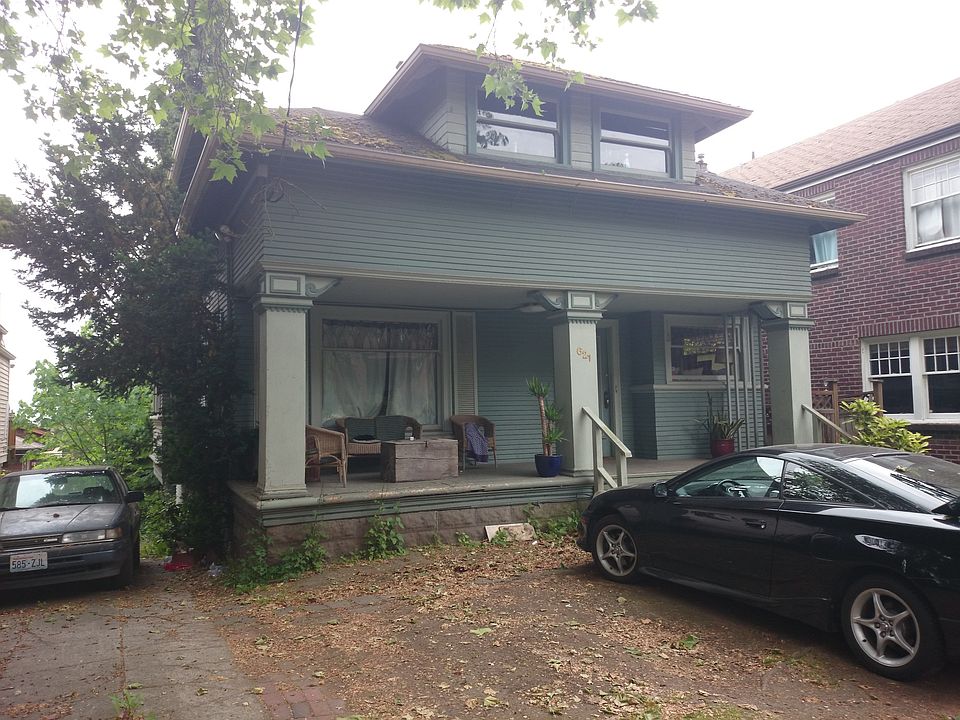 2nd image of 621 13th Ave E