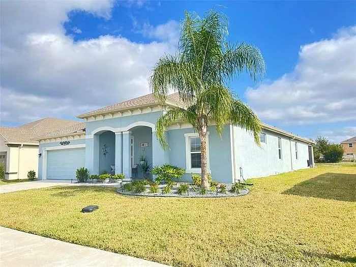 4 bed, 2820 sqft, $2,950 — Photo 2