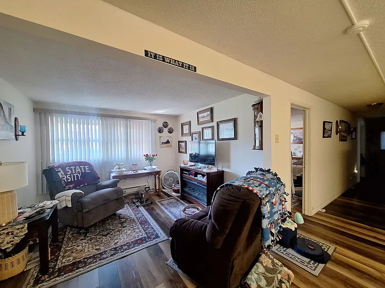 2406 Hill Ave — Photo 15