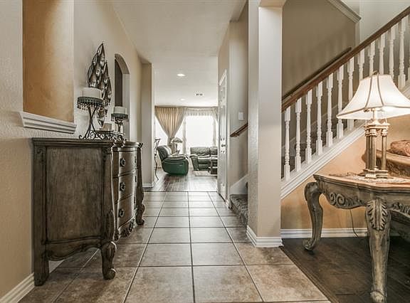 4th image of 4609 Carlton Dr