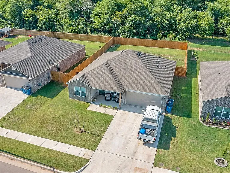 496 SE 7th Pl — Photo 11