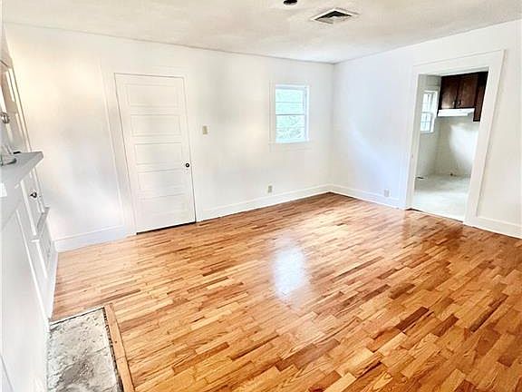 2nd image of 707 N Glenn St