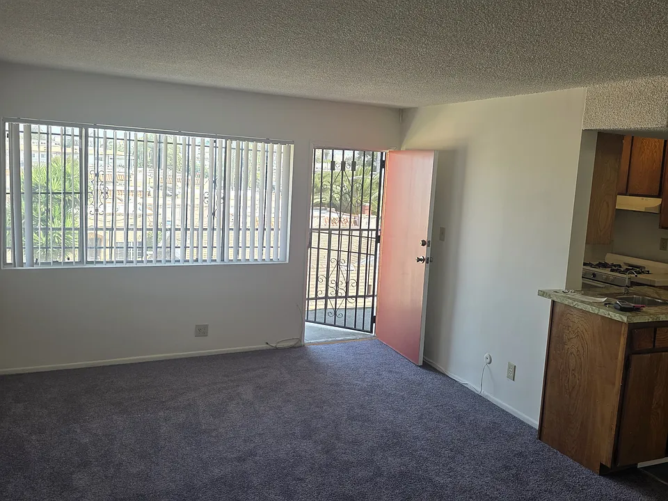 6415 Brynhurst Ave #208