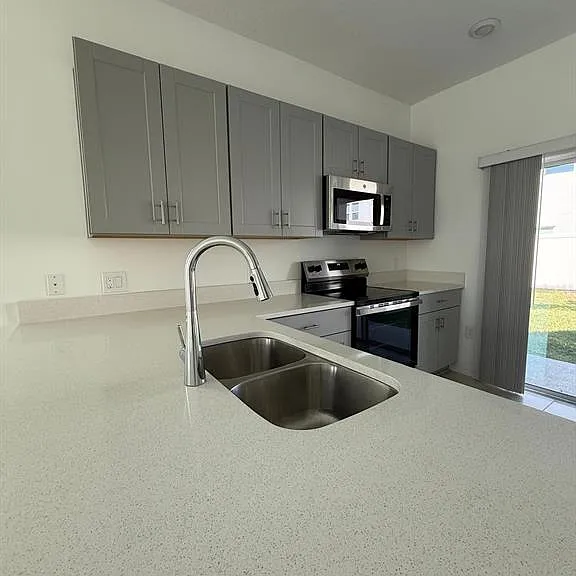 3208 Skyline Loop — Photo 8
