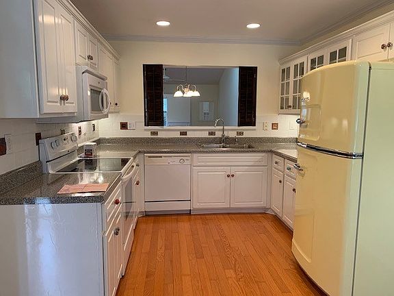 3rd image of 155 Kendallwood Ct