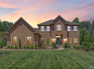 130 Diamond Dr, Centerville, OH 45458