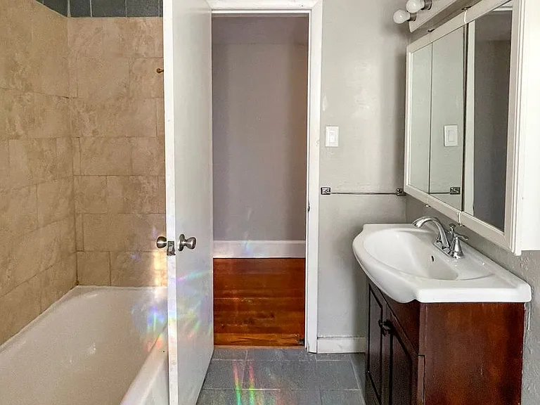2125 W Jackson St — Photo 7