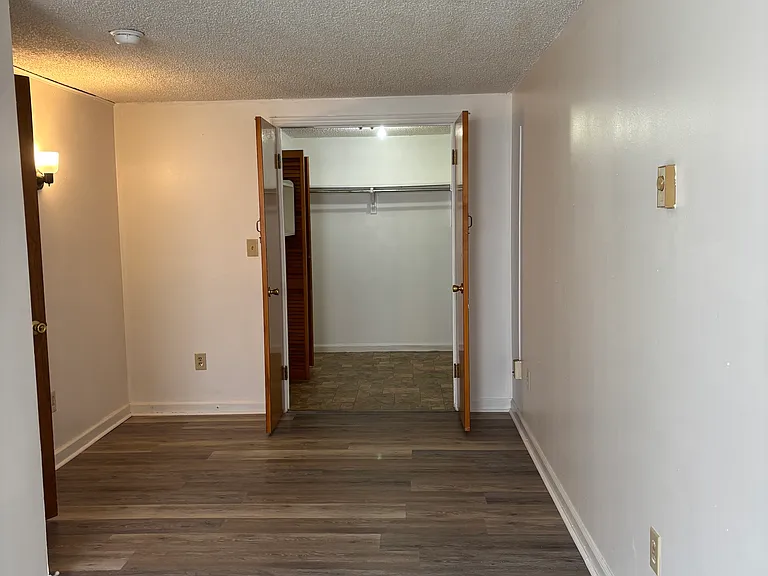 426 Center St #11 — Photo 6