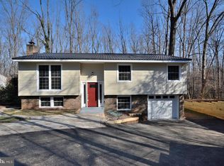 2107 Thomas View Rd, Reston, VA 20191