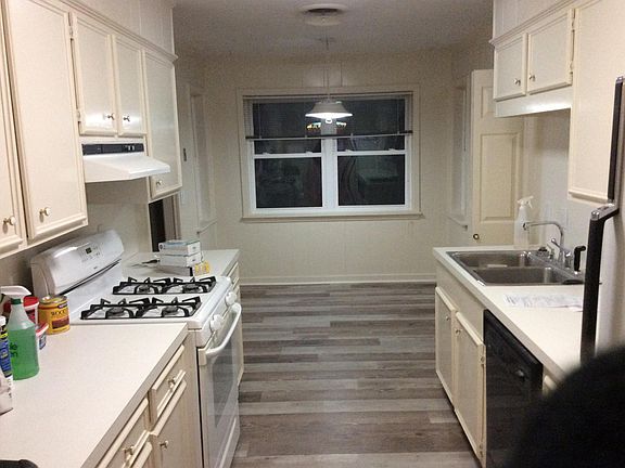 Kitchen & breakfast nook