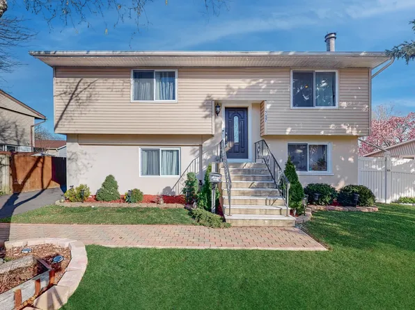 717 Geneva Ave, Romeoville, IL 60446