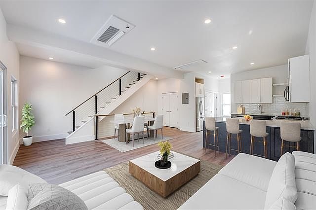 1st image of 47 Graham St Floor 2