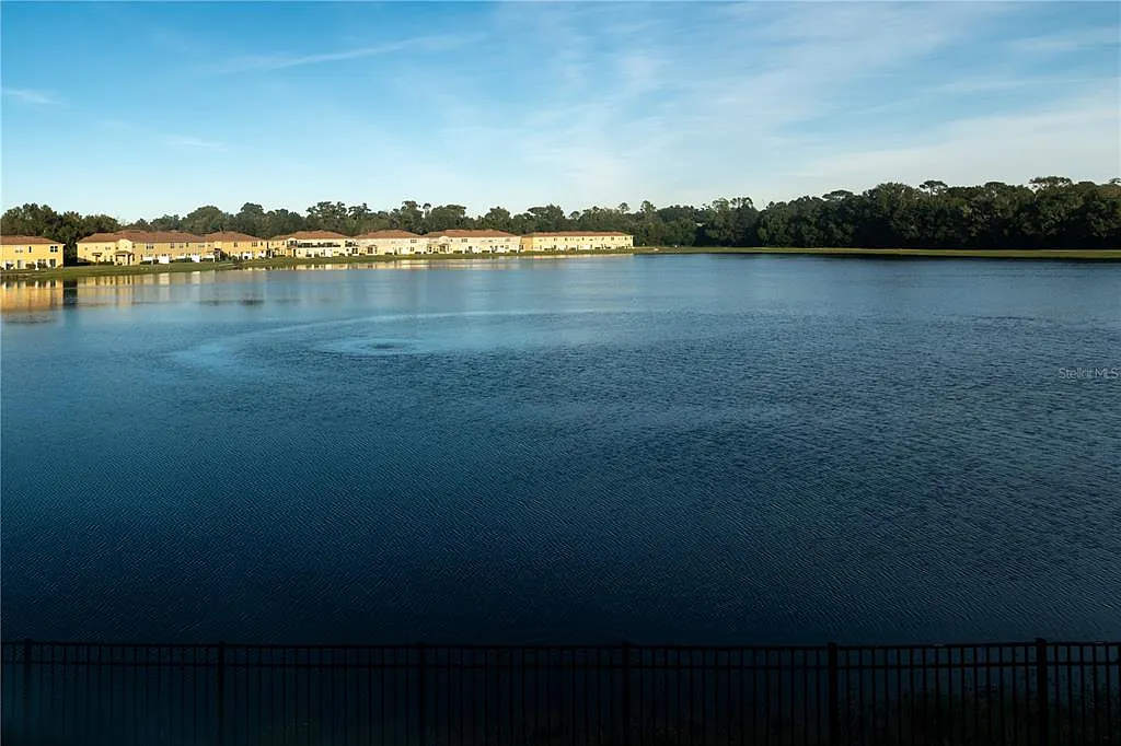 2 bed, 2.5 bath, 1308 sqft, $2,200 — Photo 3