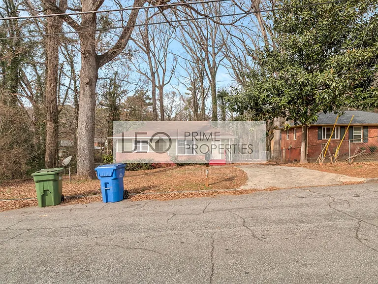 751 Yale Pl SW — Photo 2