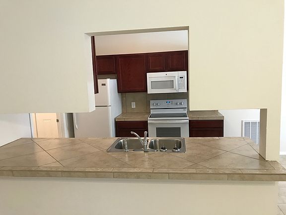 Kitchen bar