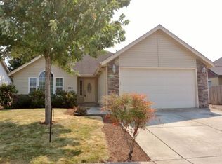 943 T St, Springfield, OR 97477