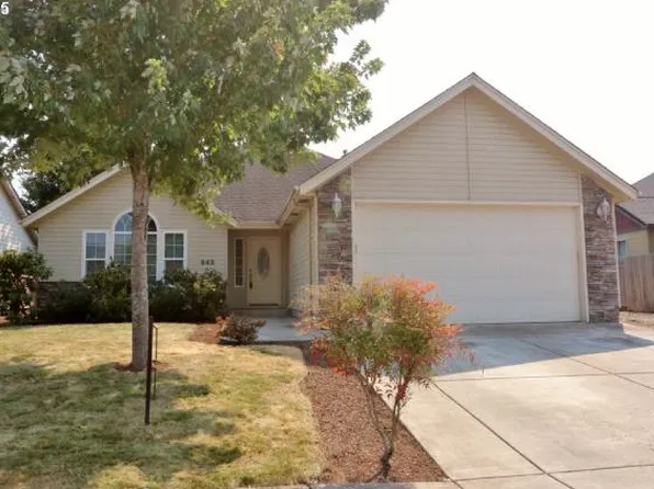 943 T St, Springfield, OR 97477