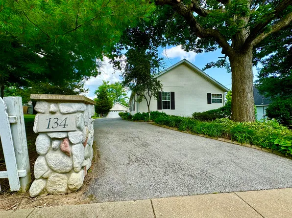 134 Oak St, Lowell, IN 46356