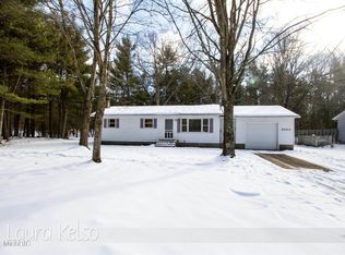 9520 Silver Creek Rd, Whitehall, MI 49461