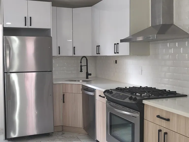 2324 Watkins St — Photo 5