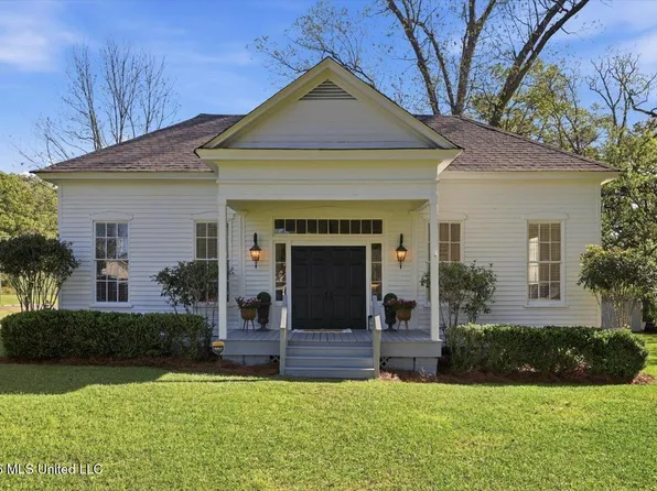 321 Raymond St, Terry, MS 39170