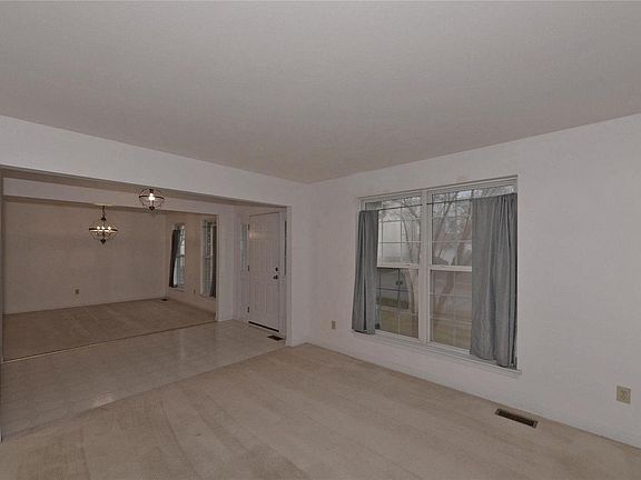 4th image of 274 Windy Acres Estates Dr