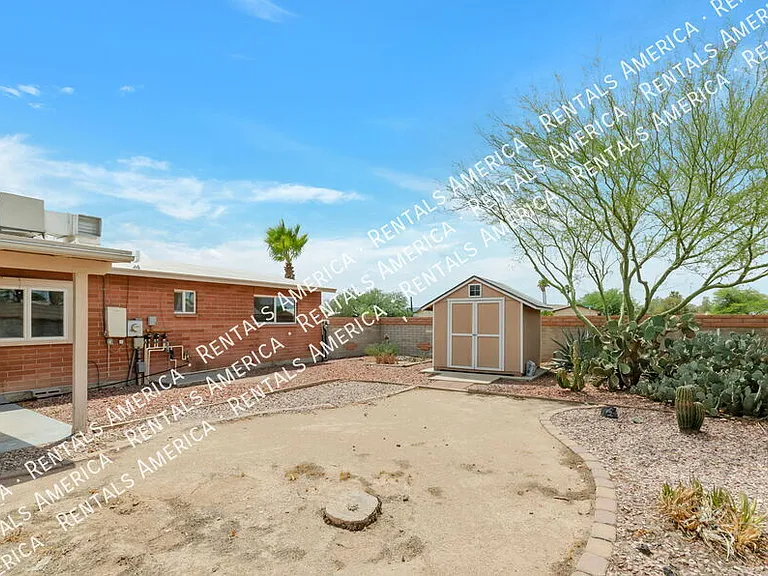 7868 N Soledad Ave — Photo 24