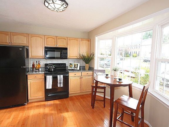 4th image of 9345 Bremerton Way