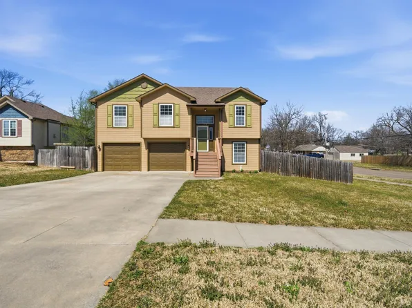 604 W Pine St, Junction City, KS 66441