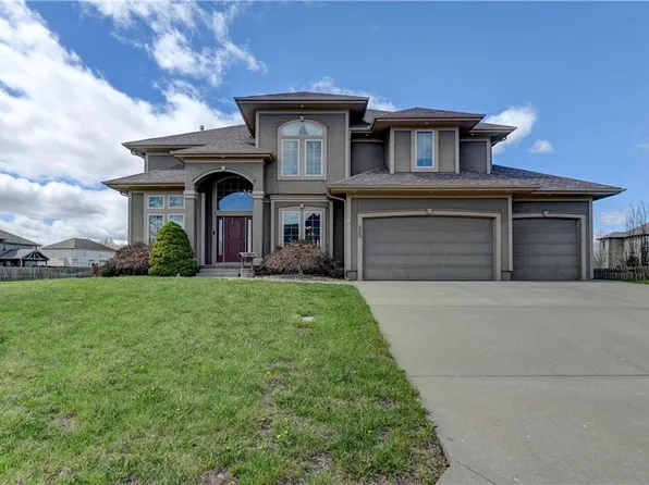 500 NE Woodpark Ln, Lees Summit, MO 64086