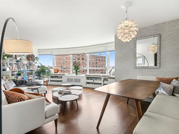 200 East 94th Street 2515 image 1 of 11