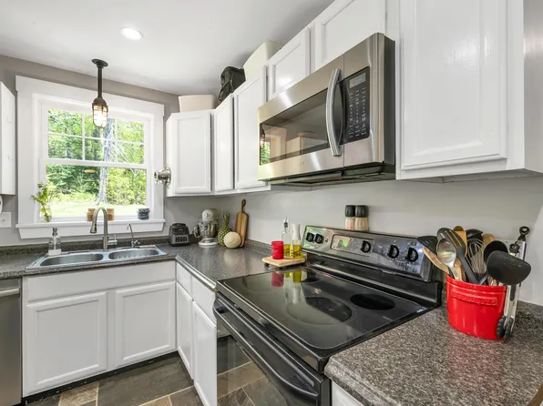 97 Parade Road, Barnstead, NH 03218