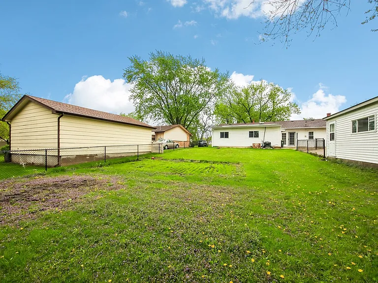 670 Lakeview Ln — Photo 38