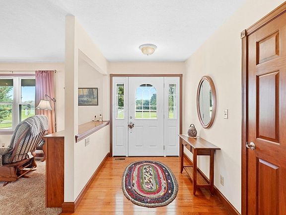 5th image of 22321 Raymond Rd