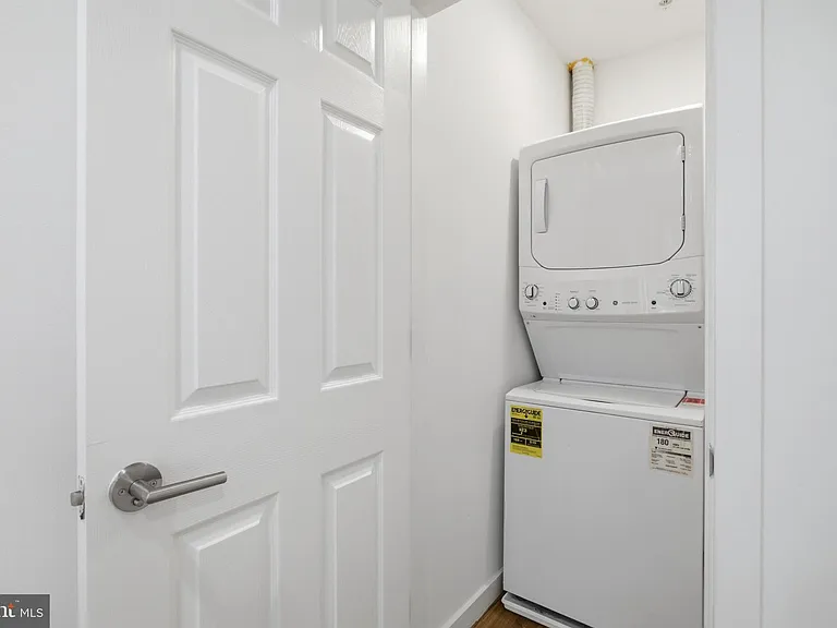 2162 E York St #1R — Photo 10