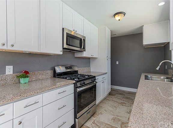 3rd image of 5651 Dogwood St