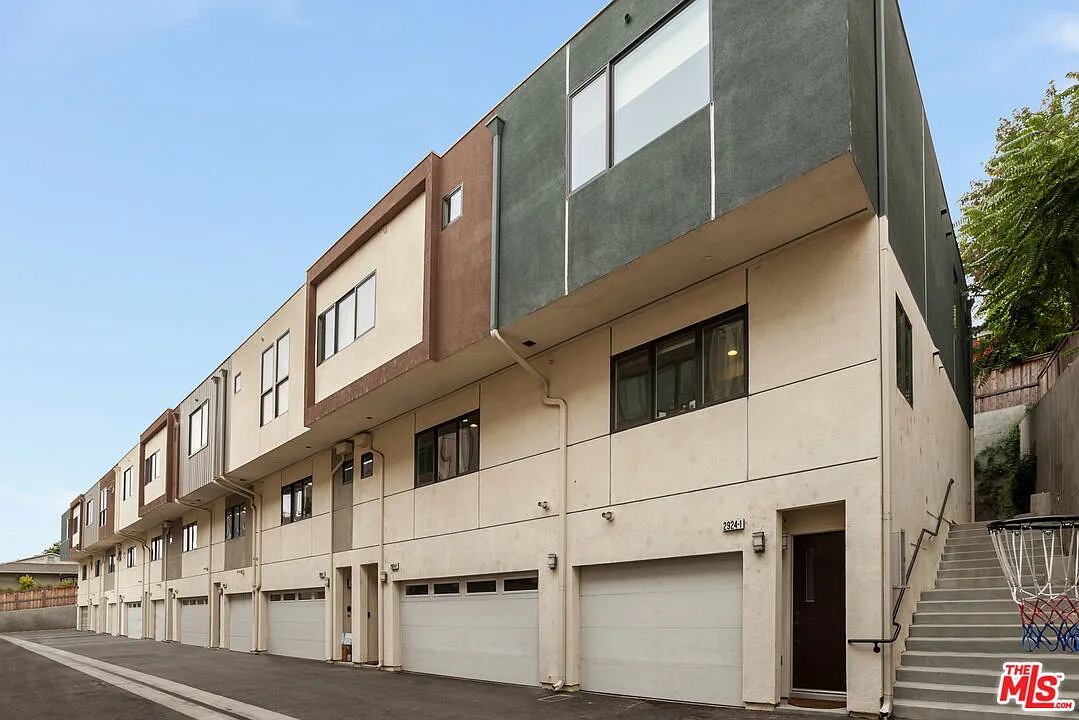 2 bed, 2.0 bath, 1309 sqft, $4,500 — Photo 1