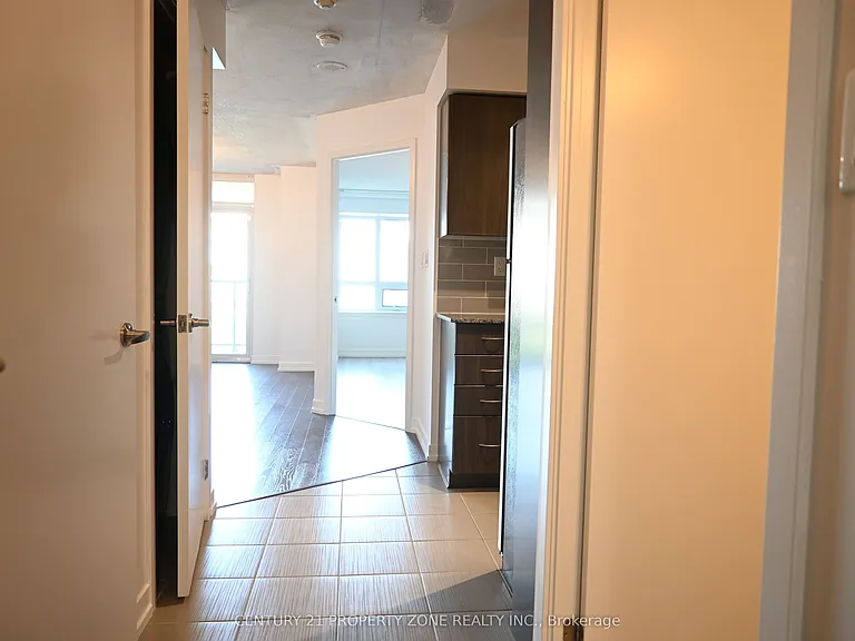 816 Lansdowne Ave #425 — Photo 3