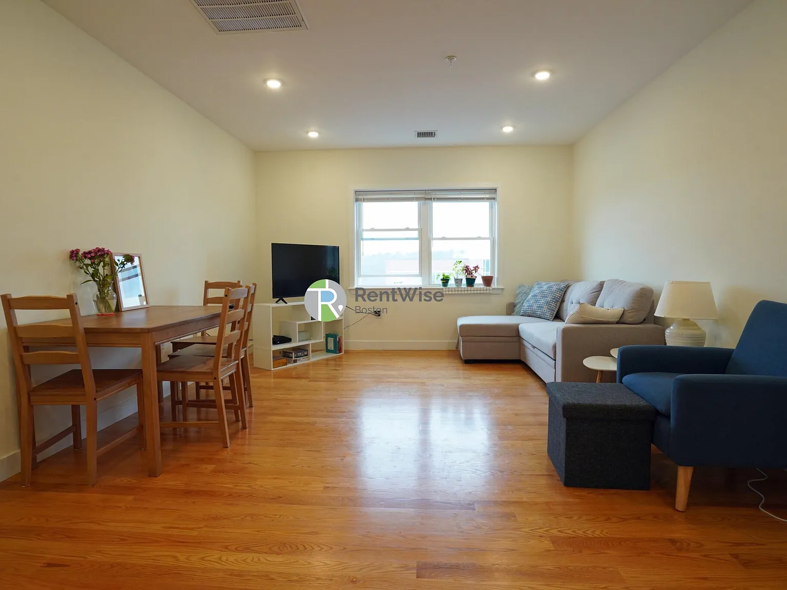 3 bed, 1000 sqft, $4,050 — Photo 1