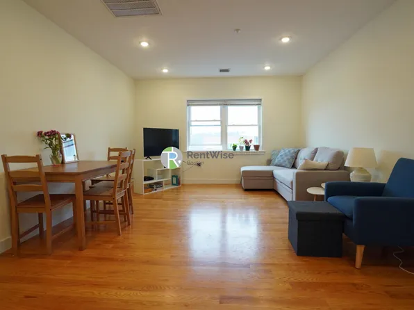 15 Kelley Ct, Brighton, MA