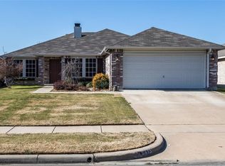 3415 Red Mine Ln, Grand Prairie, TX 75052