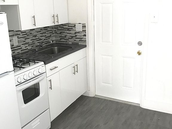 4th image of 770 NE 123rd St APT 17