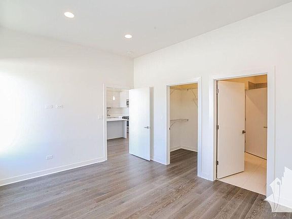 3rd image of 858 N Franklin St APT 306A