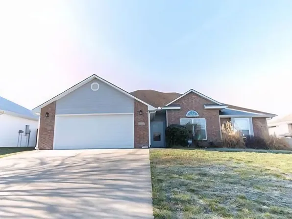 732 Iron Horse Dr, Warrensburg, MO 64093