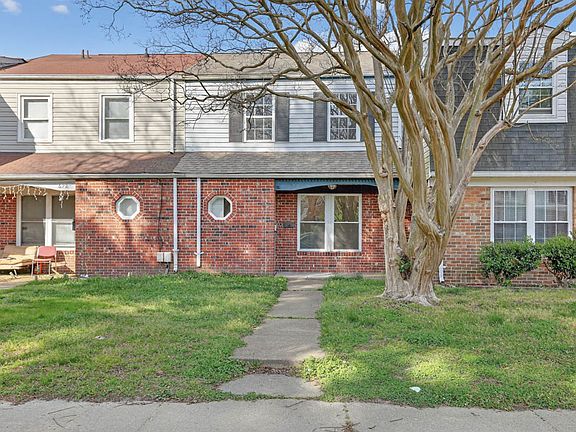 3rd image of 620 Red Horse Ln