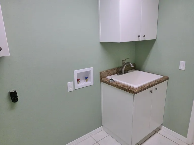 912 Highlands Blvd — Photo 10