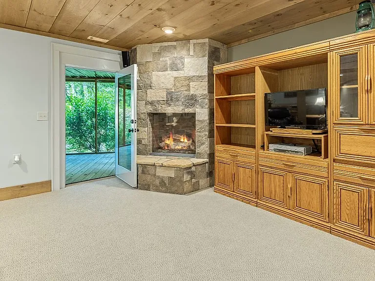 412 Dog Mountain Rd — Photo 26